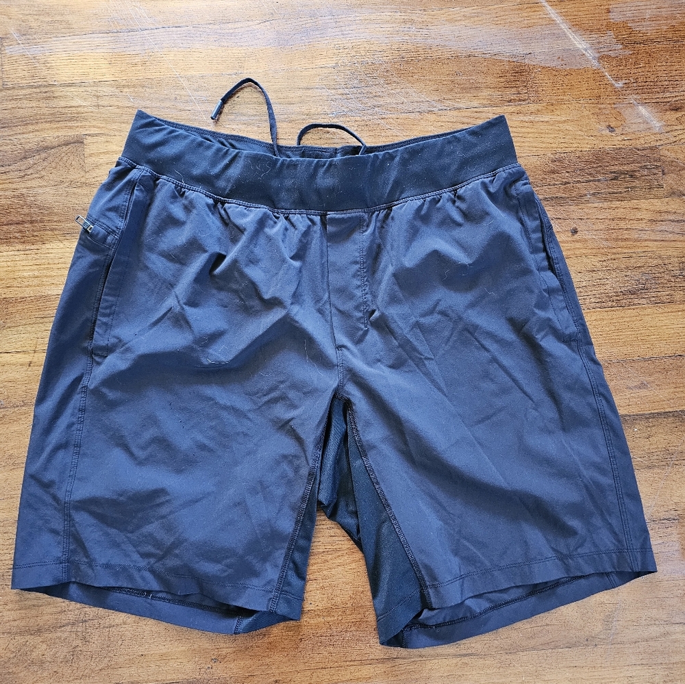 Lululemon Black Athletic Workout Outdoor Men's Shorts Size‎ M-L